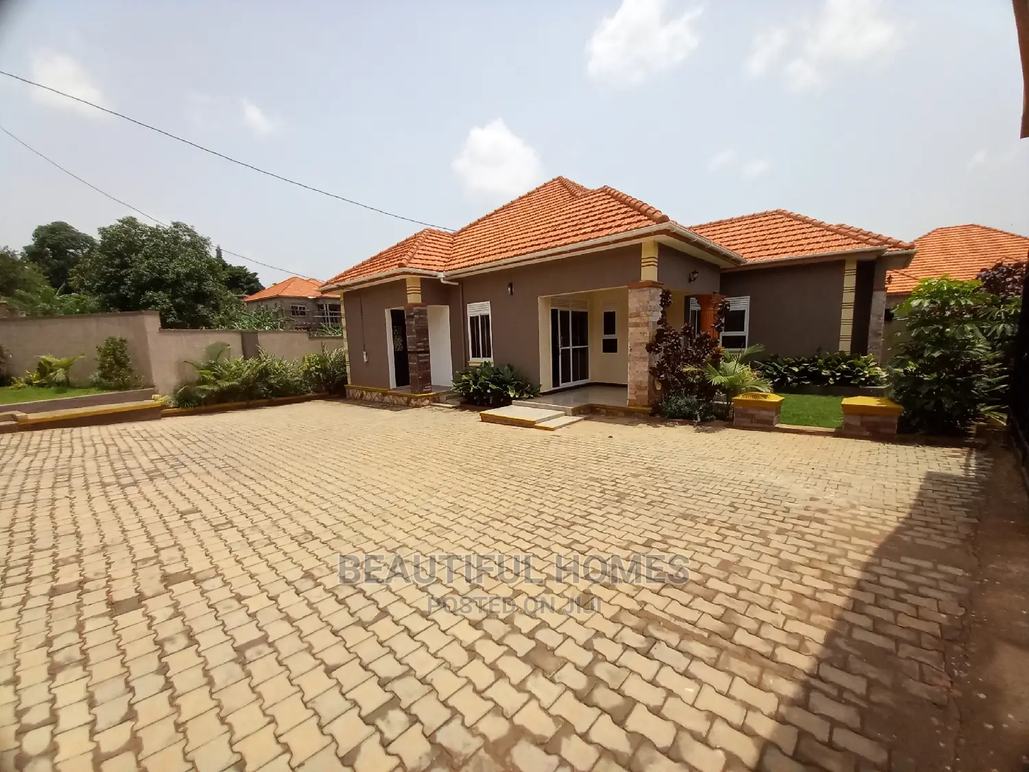 Furnished 4bdrm Bungalow in Kira Wealthy Tarmack for Sale