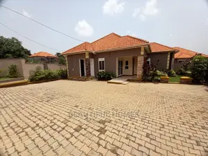 Furnished 4bdrm House in Kira Tarmack Wealthy for Sale