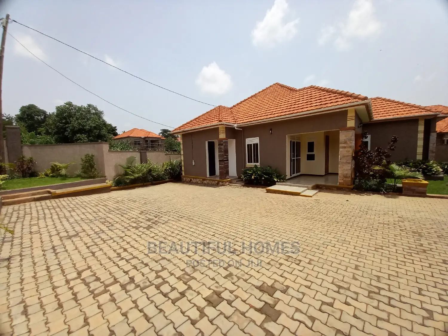 Furnished 4bdrm House in Kira Tarmack Wealthy for Sale