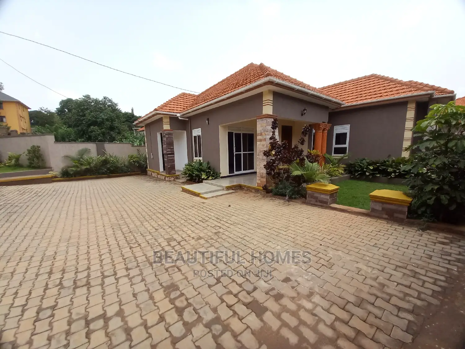 Furnished 4bdrm House in Kira Tarmack Wealthy for Sale