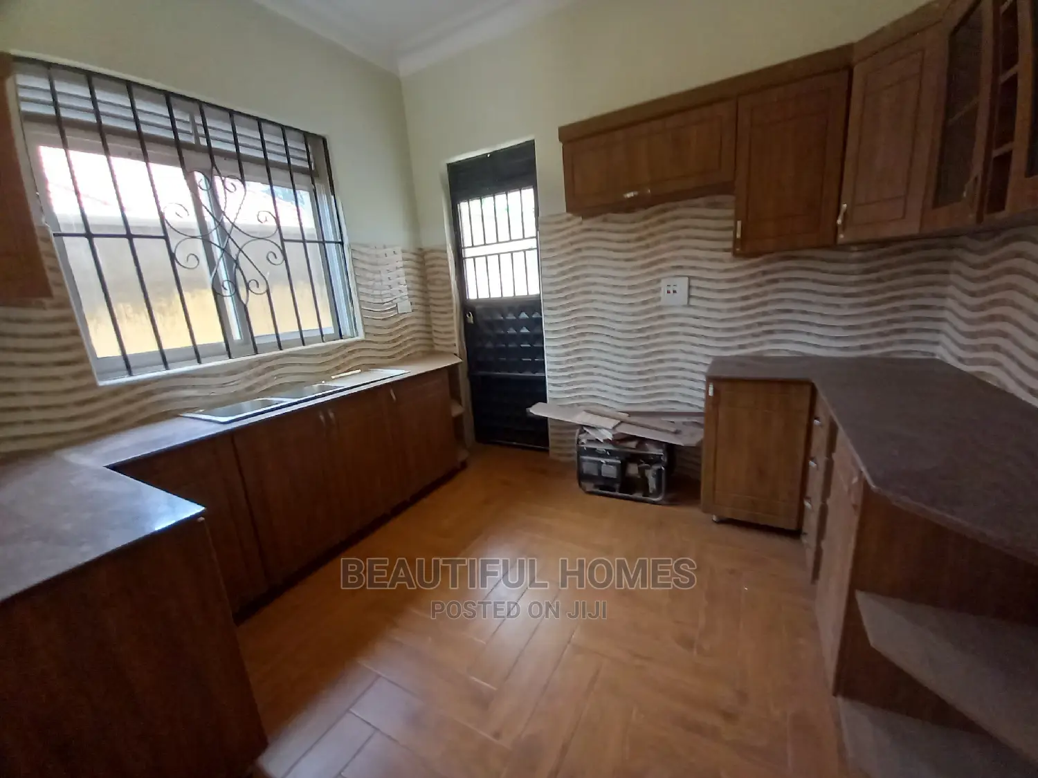 Furnished 4bdrm Bungalow in Kira Corporate for sale