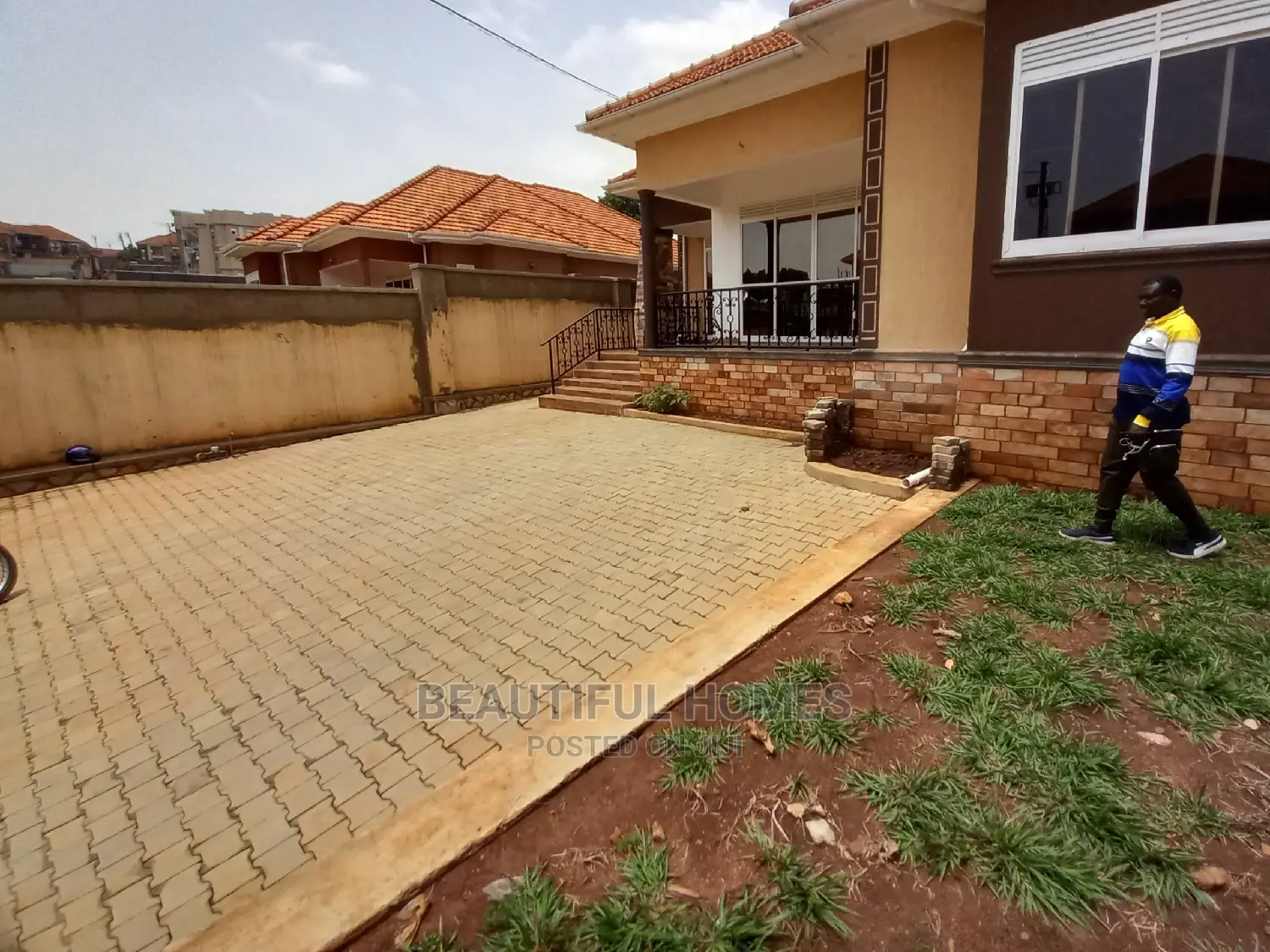 Furnished 4bdrm Bungalow in Kira Corporate for sale