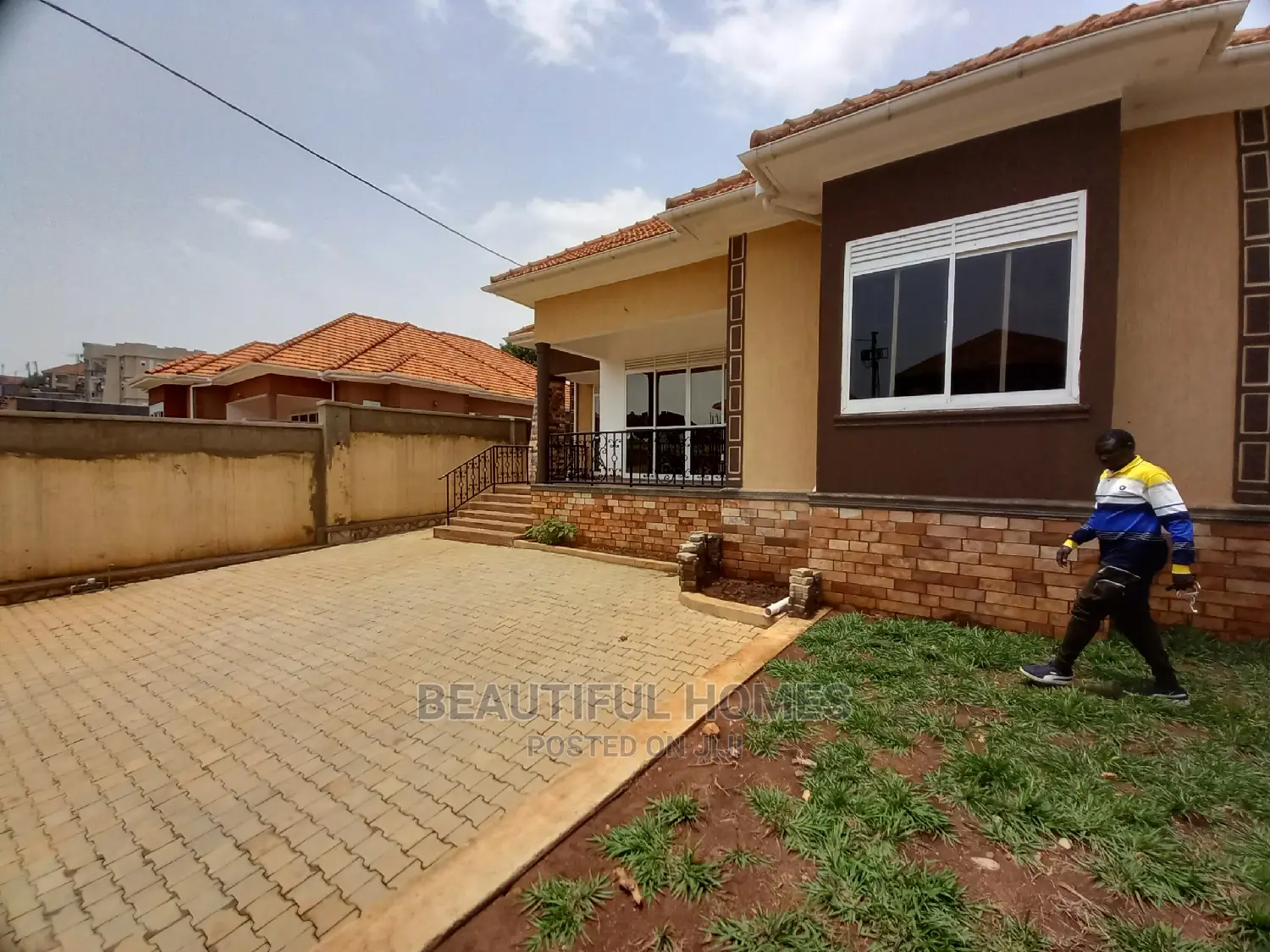 Furnished 4bdrm Bungalow in Kira Corporate for sale