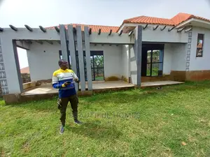 Furnished 4bdrm House in Kira for Sale
