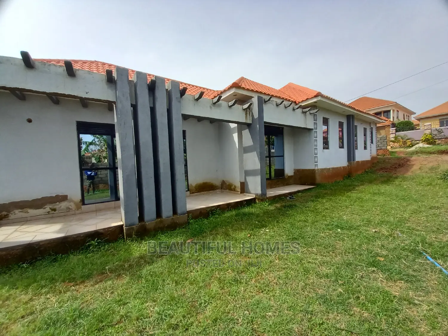 Furnished 4bdrm Bungalow in Kira Corporate Area for Sale