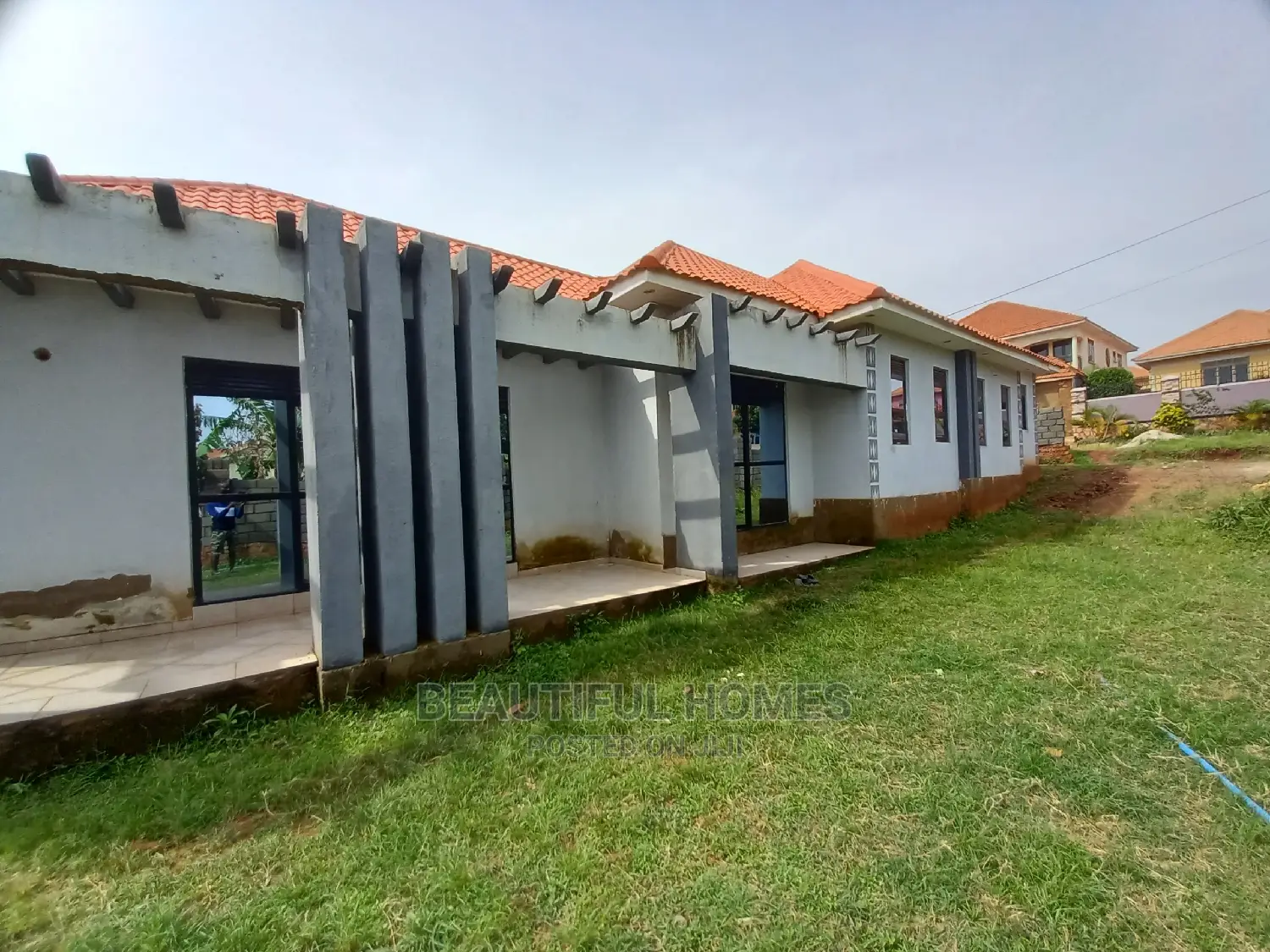 Furnished 4bdrm Bungalow in Kira Corporate Area for Sale