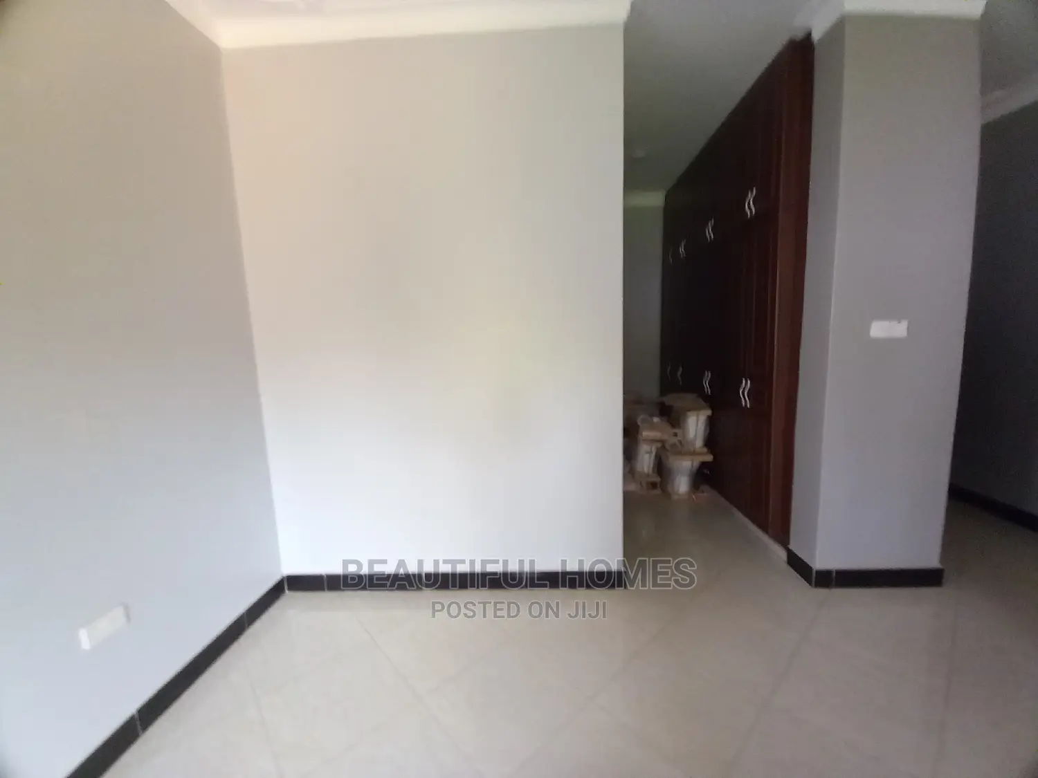 Furnished 4bdrm Bungalow in Kira Corporate Area for Sale