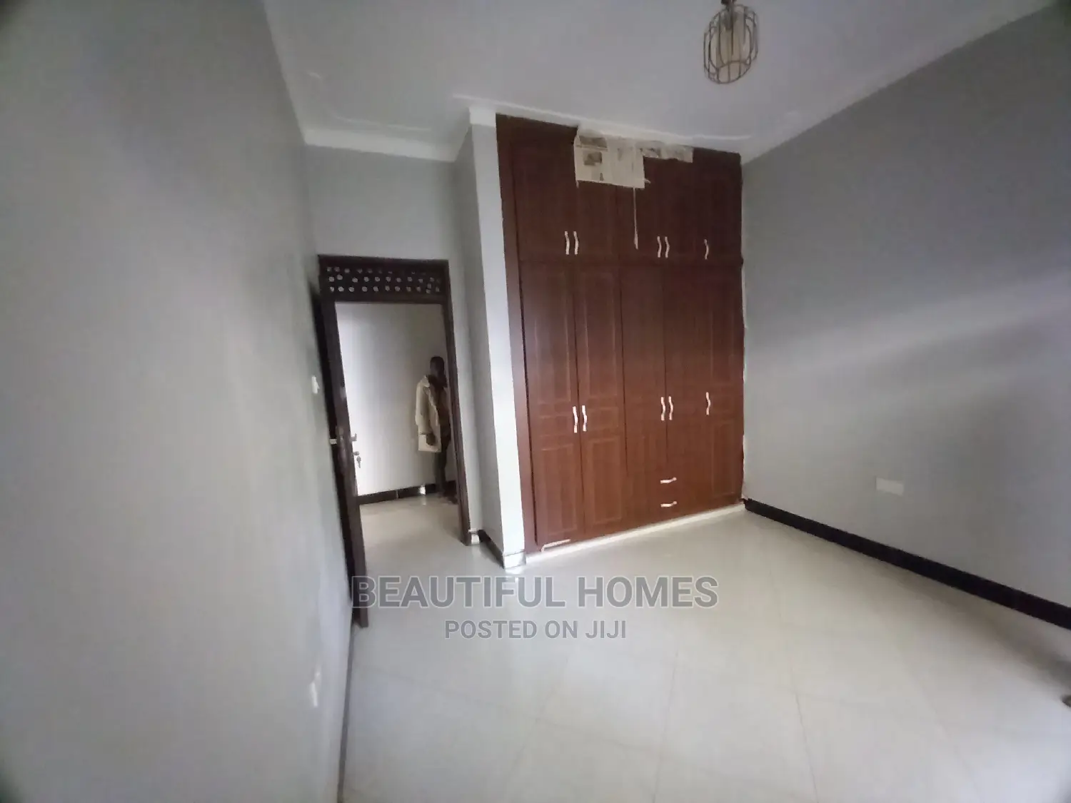 Furnished 4bdrm Bungalow in Kira Corporate Area for Sale