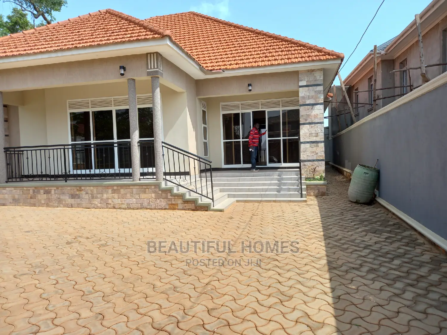 Furnished 4bdrm House in Kira for Sale
