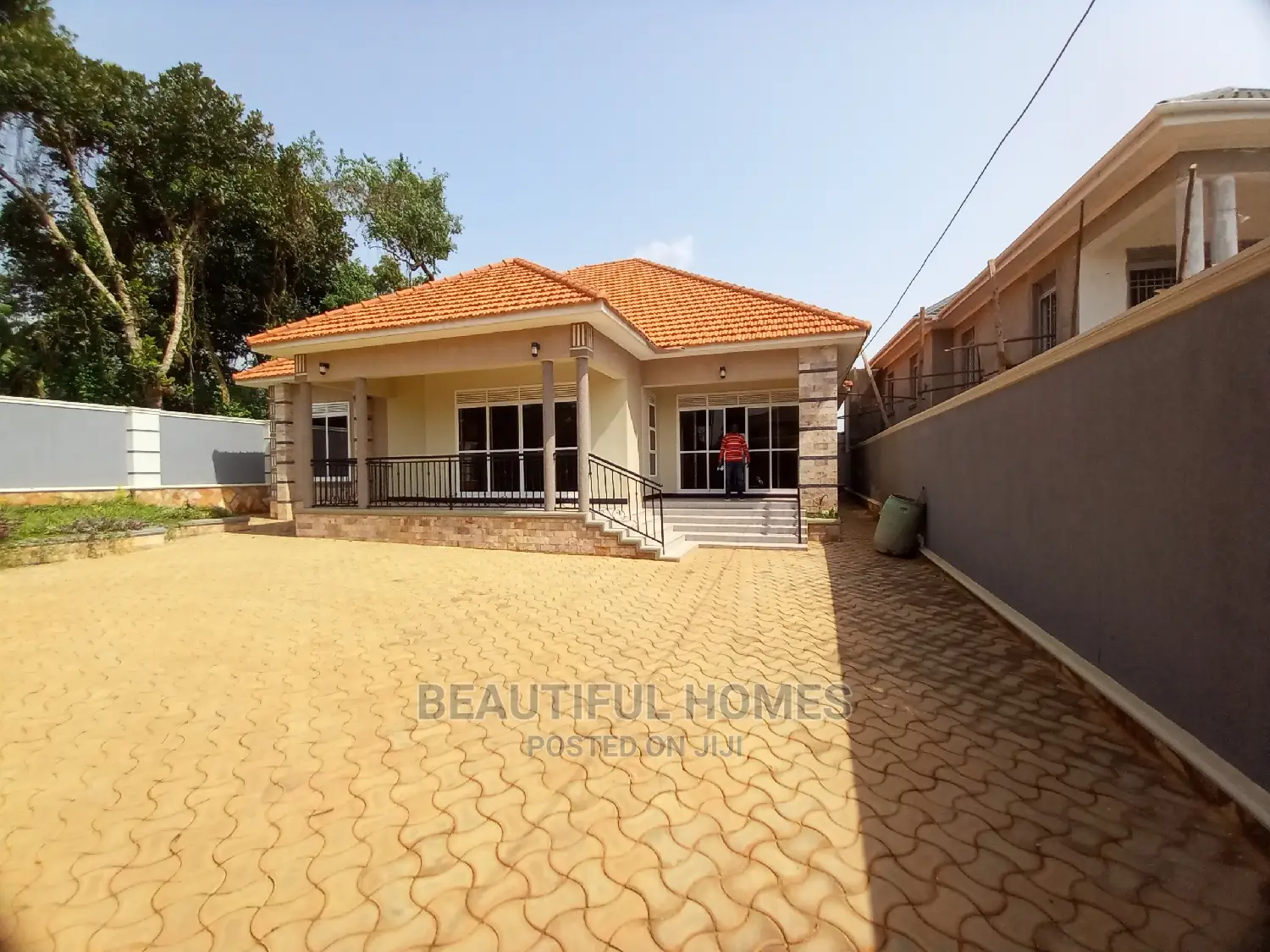Furnished 4bdrm Bungalow in Kira Organised for Sale