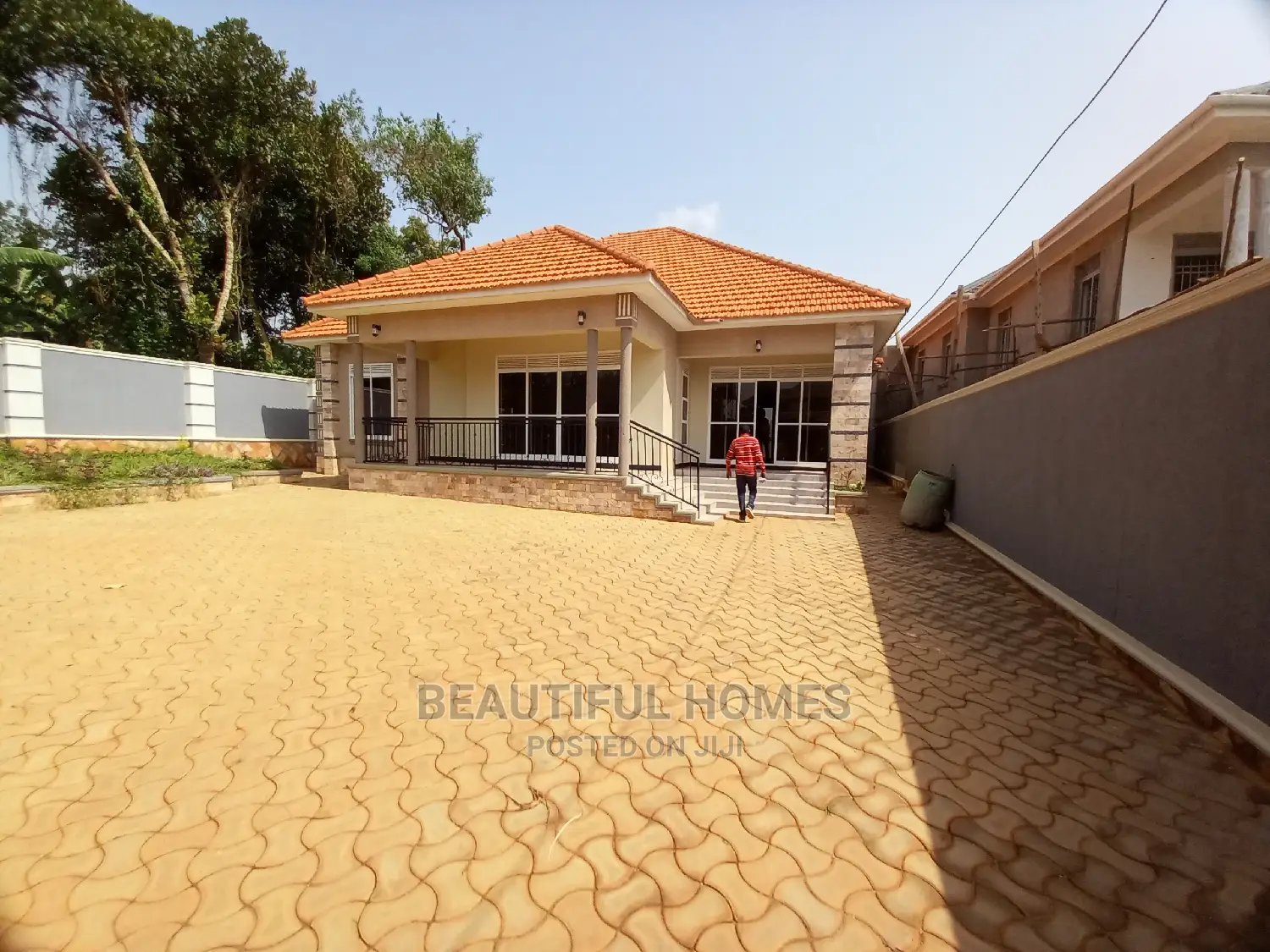Furnished 4bdrm Bungalow in Kira Organised for Sale
