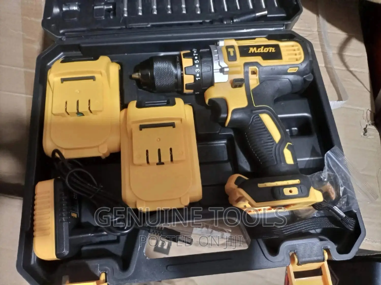 Chargerable /Cordless Drill With Free Bits and Screwing Bits