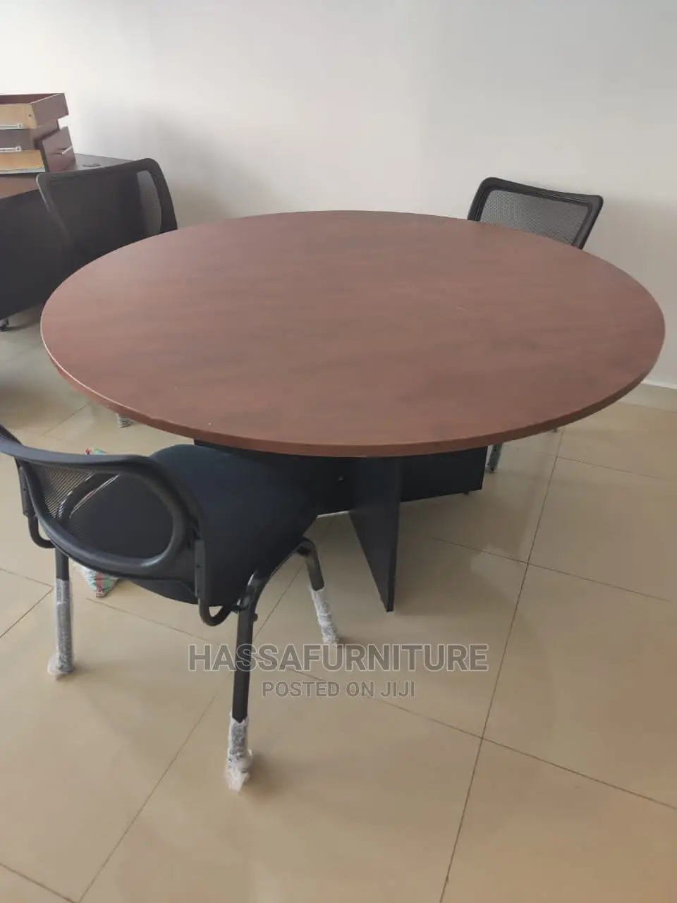 Round Shape Boardroom Table