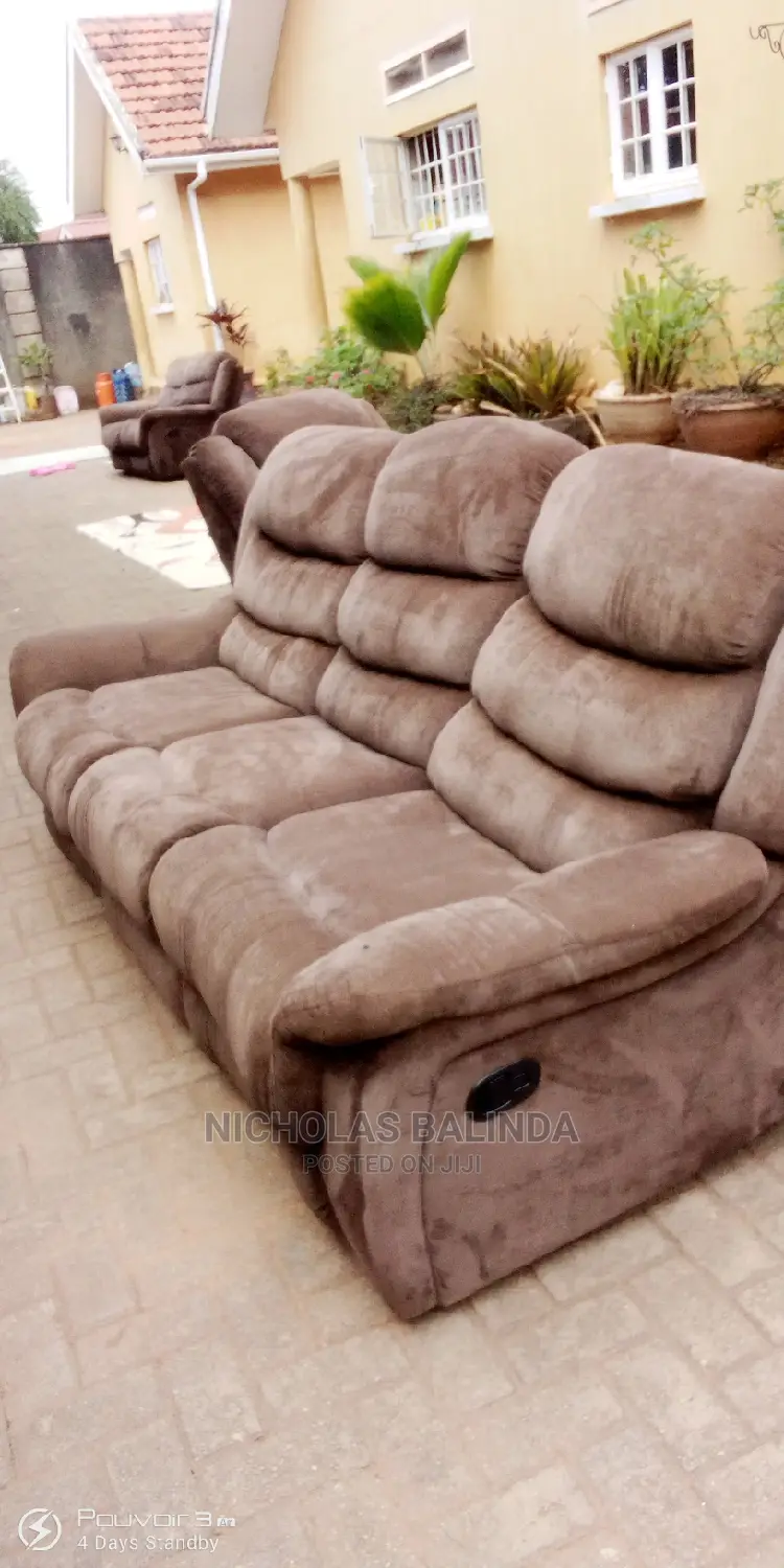 We Do Furniture Cleaning Using the Machines
