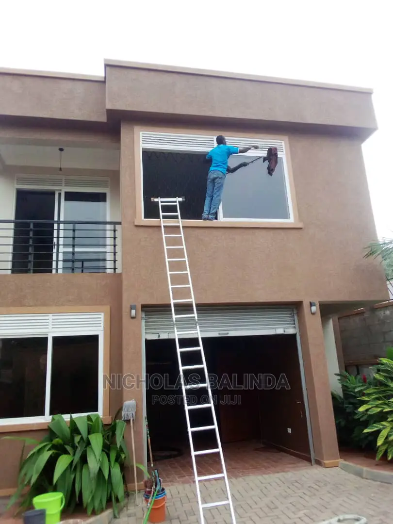 We General Cleaning on the Houses Like Cleaning Mirrors