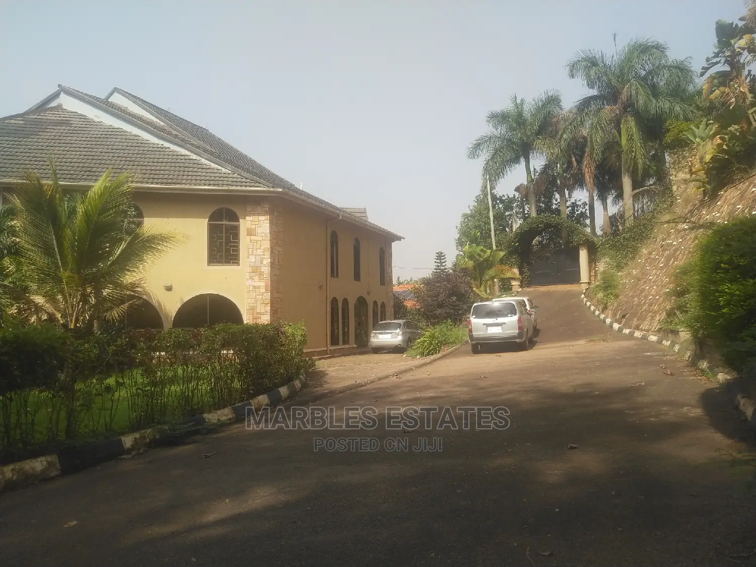 10bdrm Mansion in Naguru, Central Division for Rent