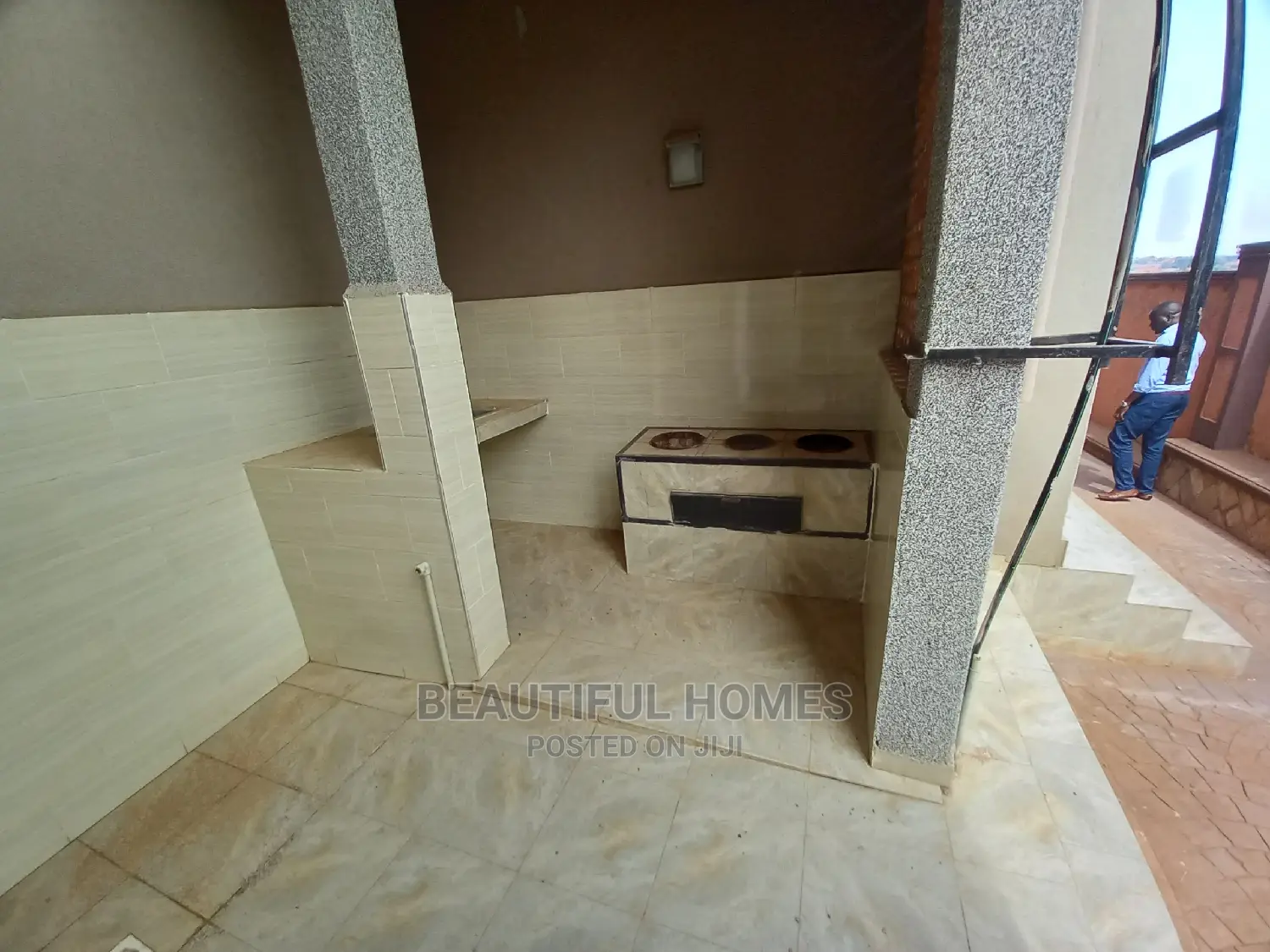 Furnished 6bdrm Mansion in Kyanja, Central Division for Sale