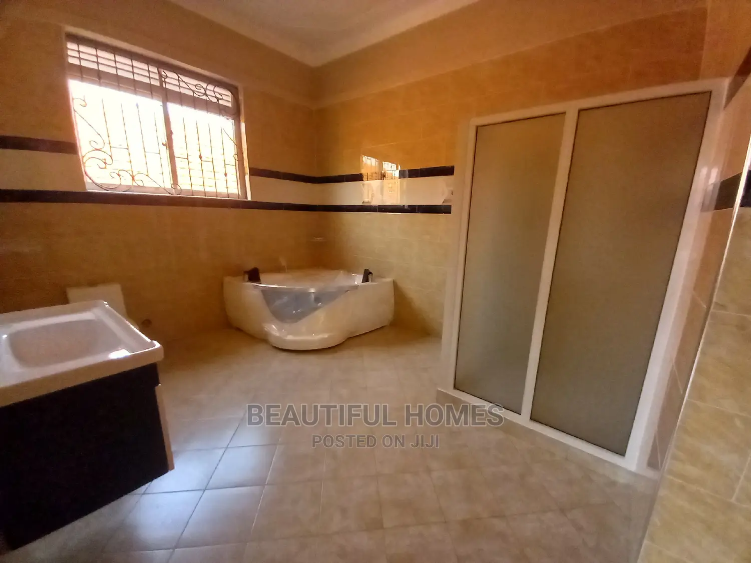 Furnished 6bdrm Duplex in Kyanja Executive, Central Division for Sale