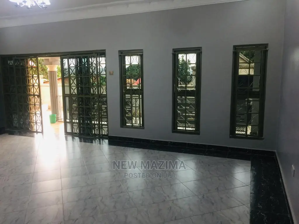 3bdrm House in Buziga, Division a for Sale