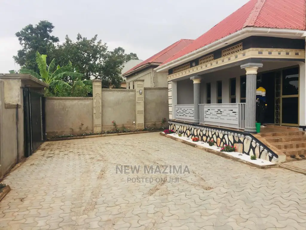3bdrm House in Buziga, Division a for Sale