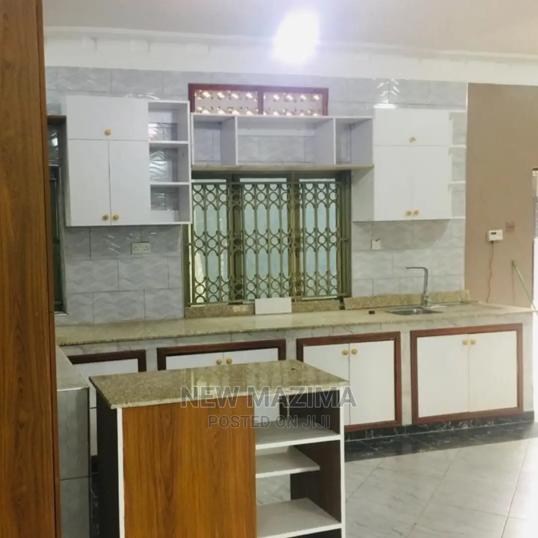 3bdrm House in Buziga, Division a for Sale