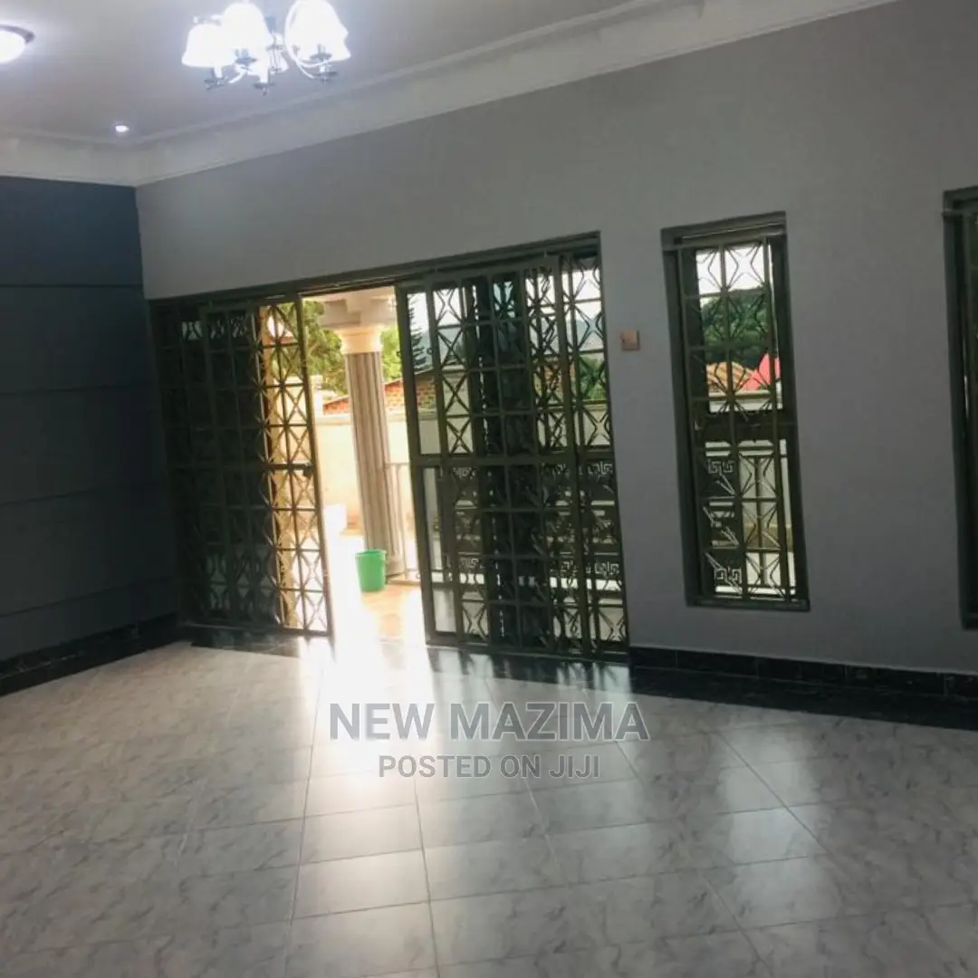 3bdrm House in Buziga, Division a for Sale