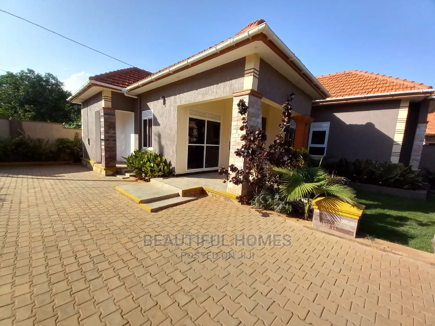 Furnished 4bdrm Bungalow in Kira Corporate for Sale