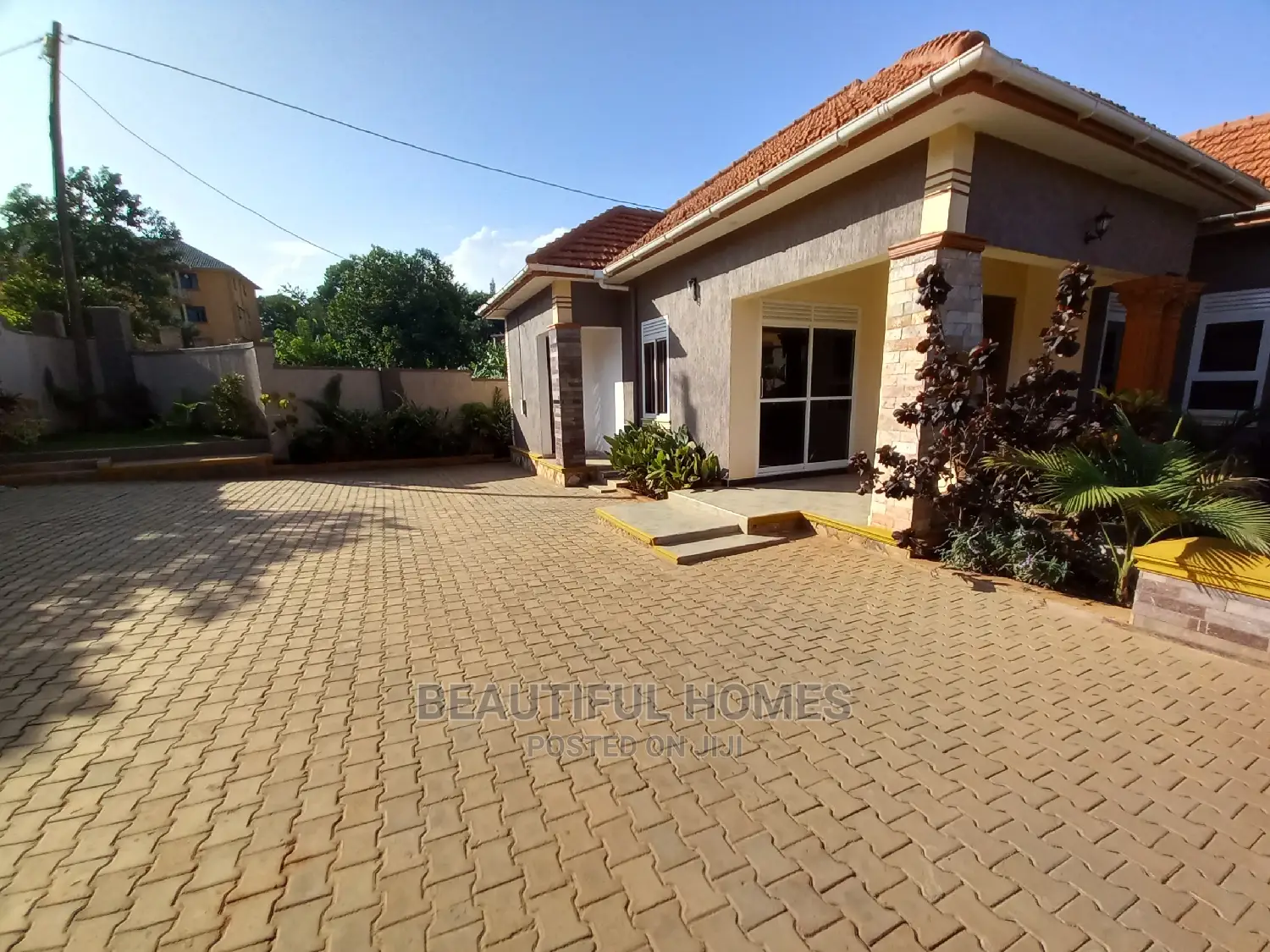 Furnished 4bdrm Bungalow in Kira Corporate for Sale