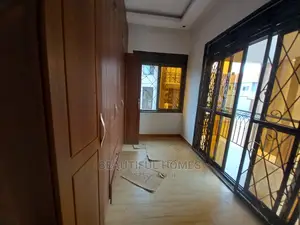 Furnished 6bdrm Mansion in Kira Mamerito, Central Division for Sale