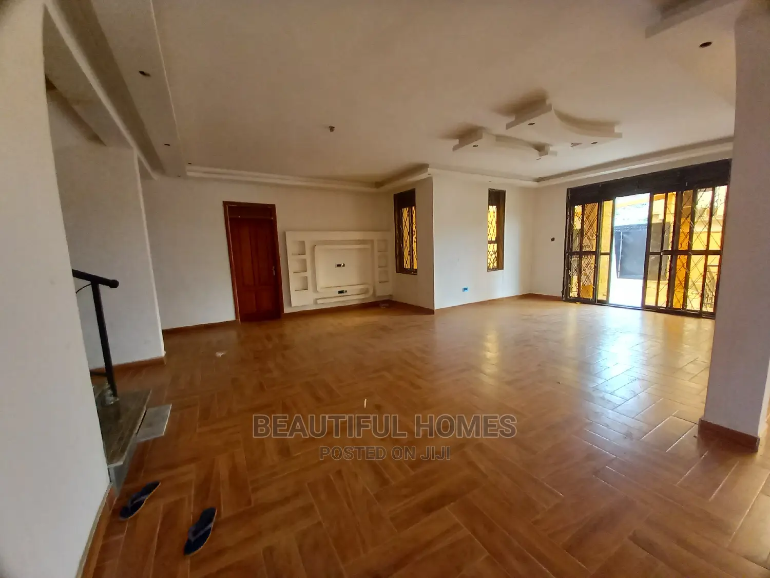 Furnished 6bdrm Mansion in Kira Gated Estate for Sale