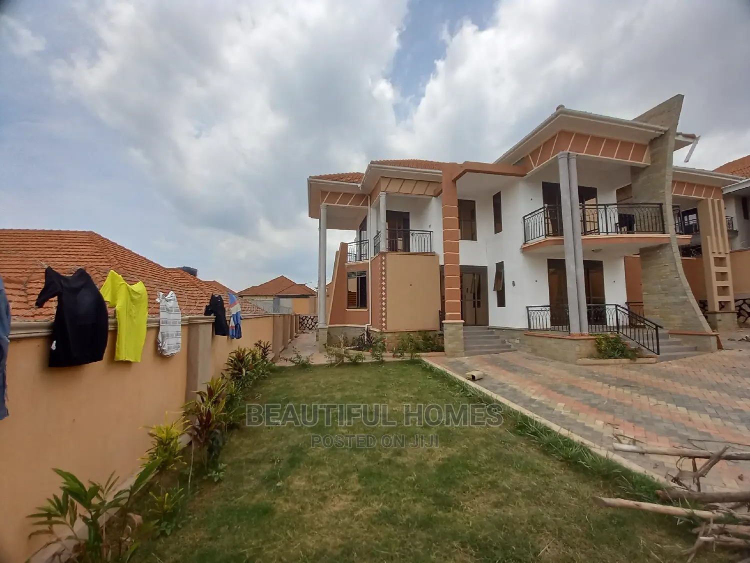 Furnished 6bdrm House in Kira Executive, Central Division for Sale