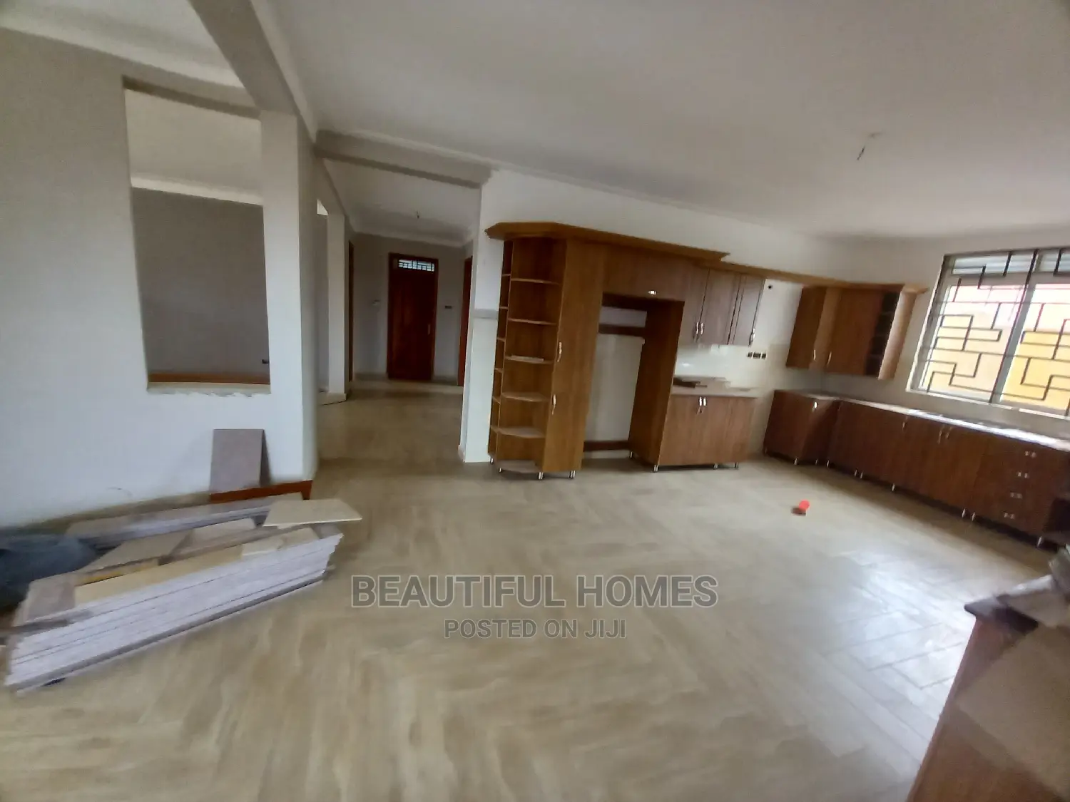 Furnished 6bdrm Mansion in Kira Posh Estate, Central Division for Sale