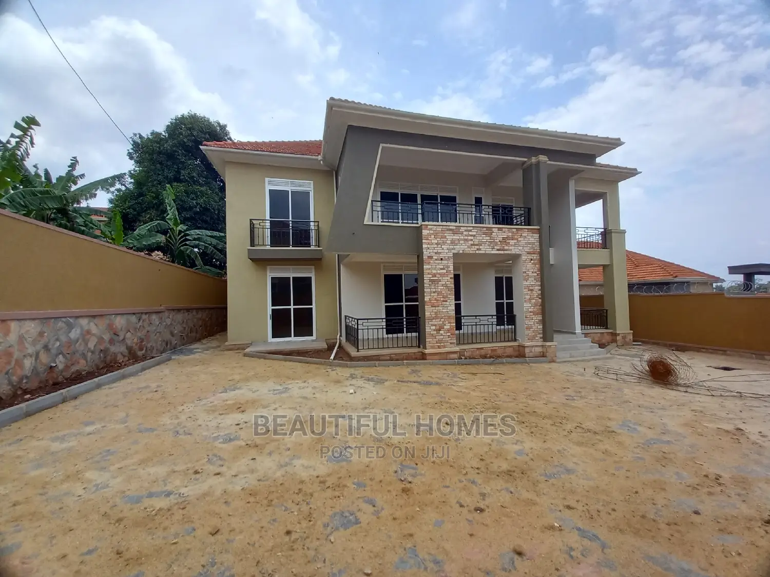 Furnished 6bdrm Mansion in Kira Corporate Gated for Sale