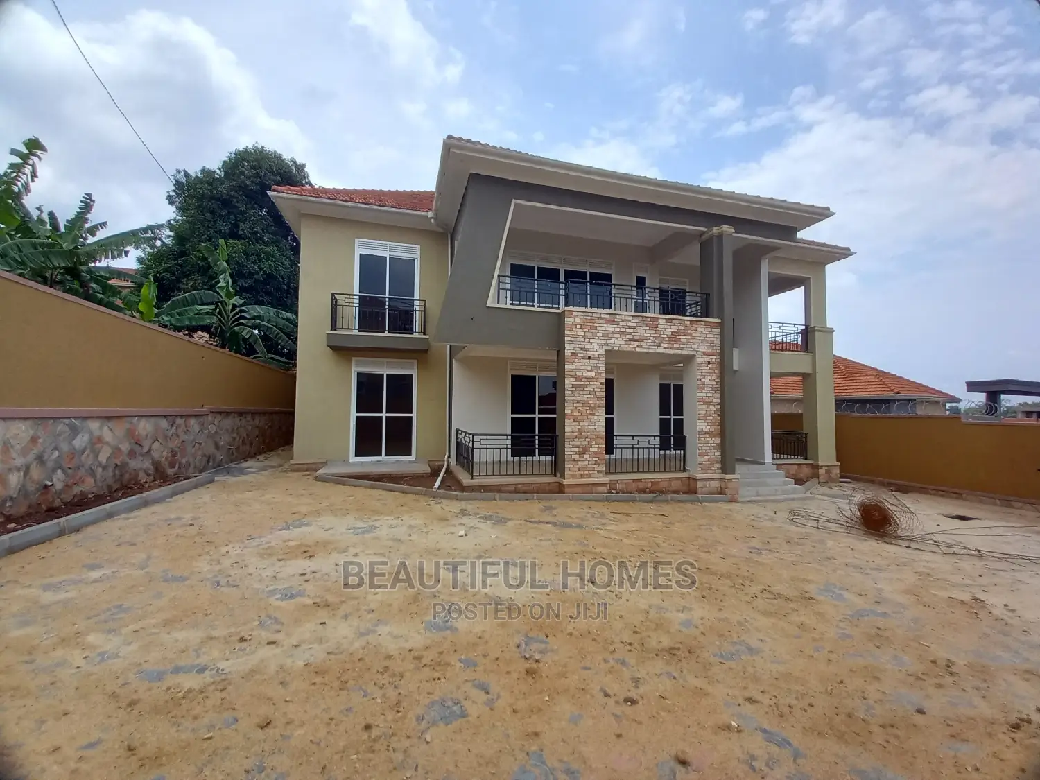 Furnished 6bdrm Mansion in Kira Corporate Gated for Sale