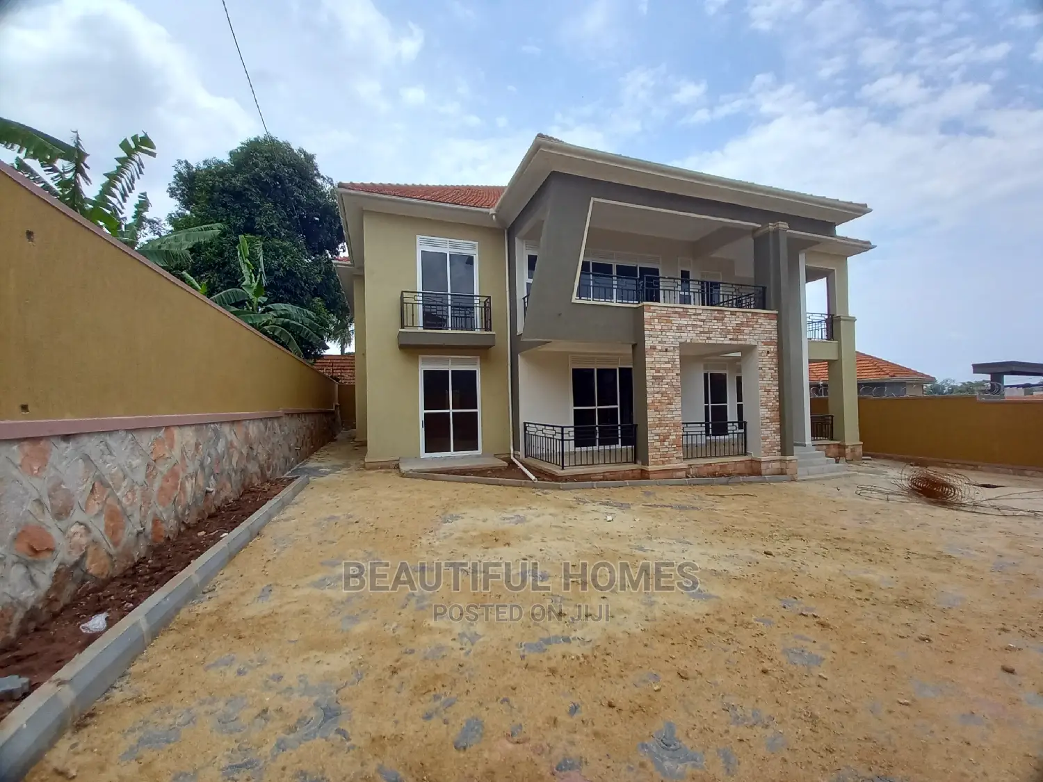 Furnished 6bdrm Mansion in Kira Corporate Gated for Sale