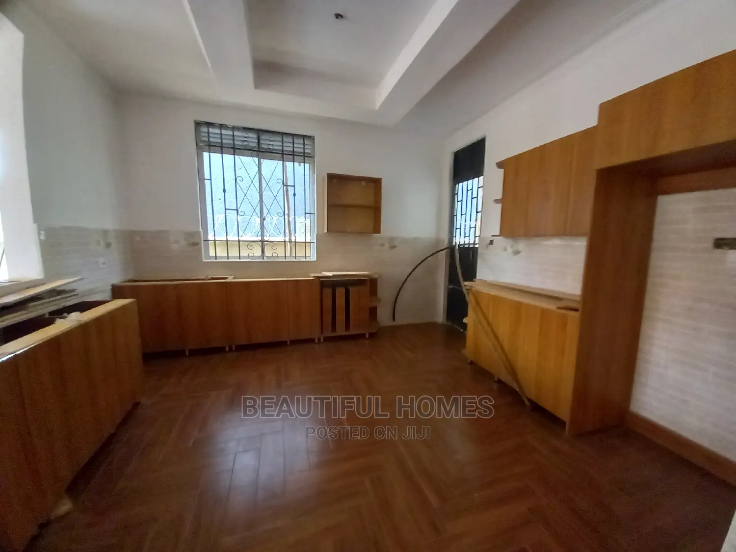 Furnished 5bdrm Mansion in Kira All Tarmacked for Sale