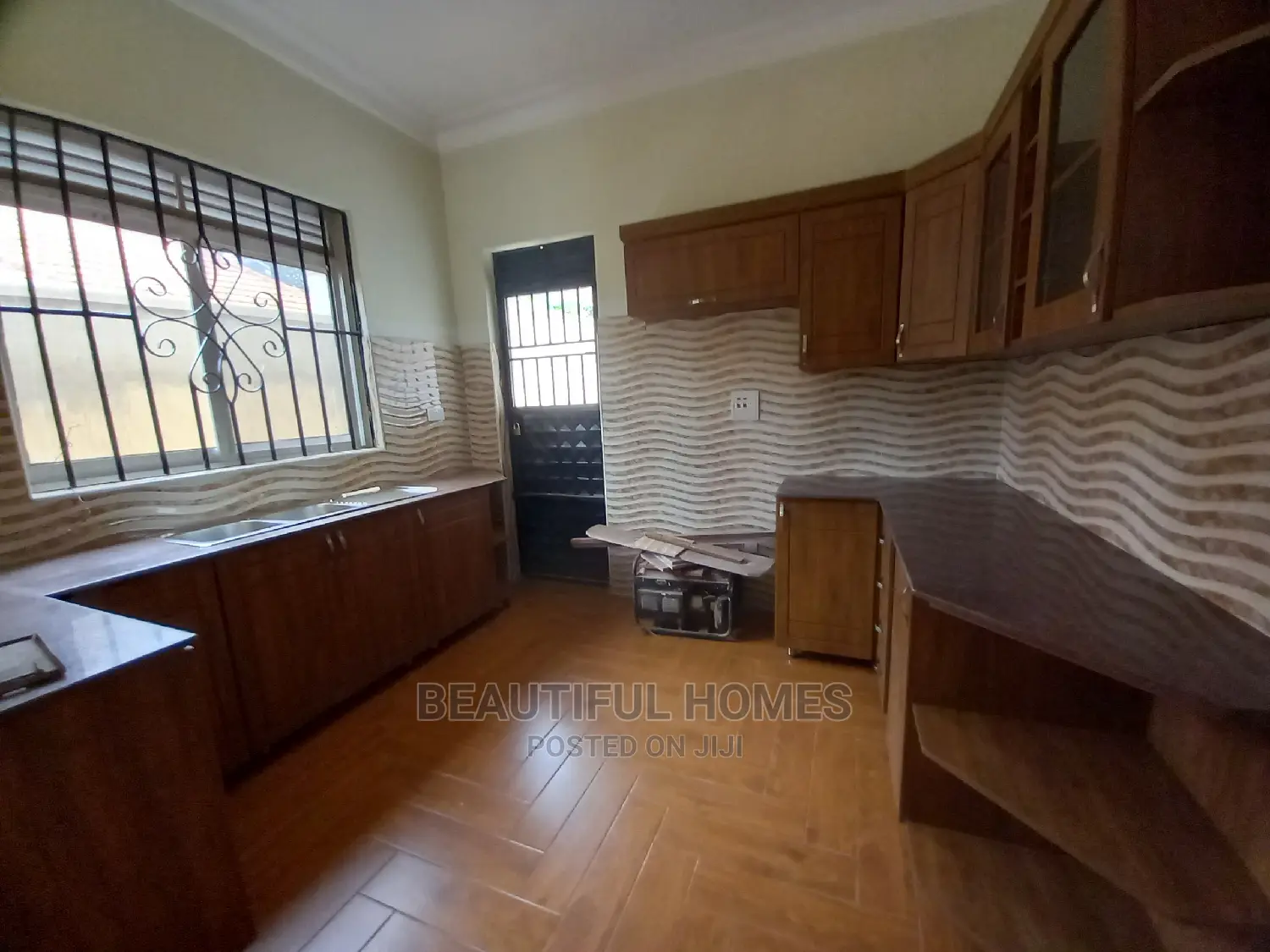 Furnished 4bdrm House in Kira Mamerito Lane for Sale