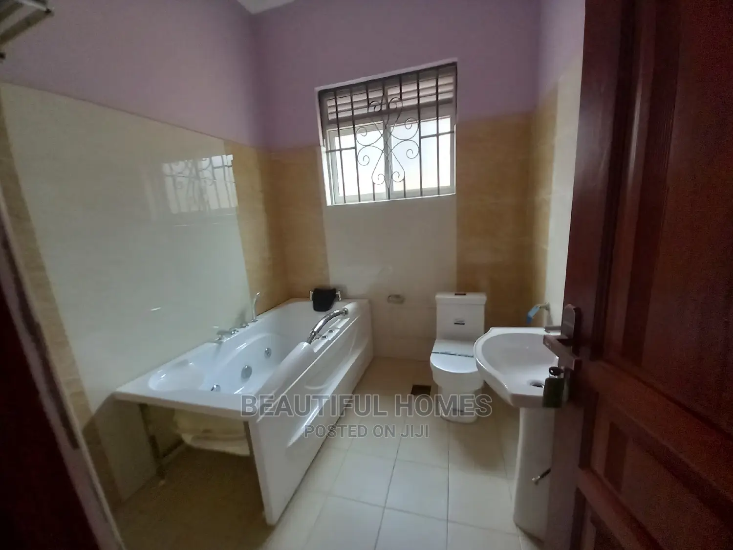 Furnished 4bdrm House in Kira Mamerito Lane for Sale