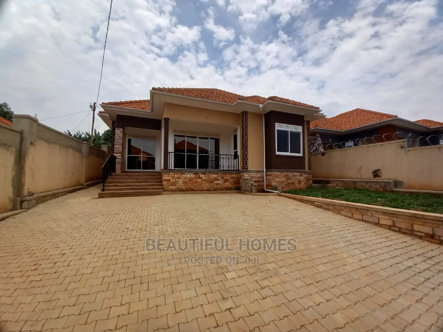 Furnished 4bdrm Bungalow in Kira Tarmacked for Sale