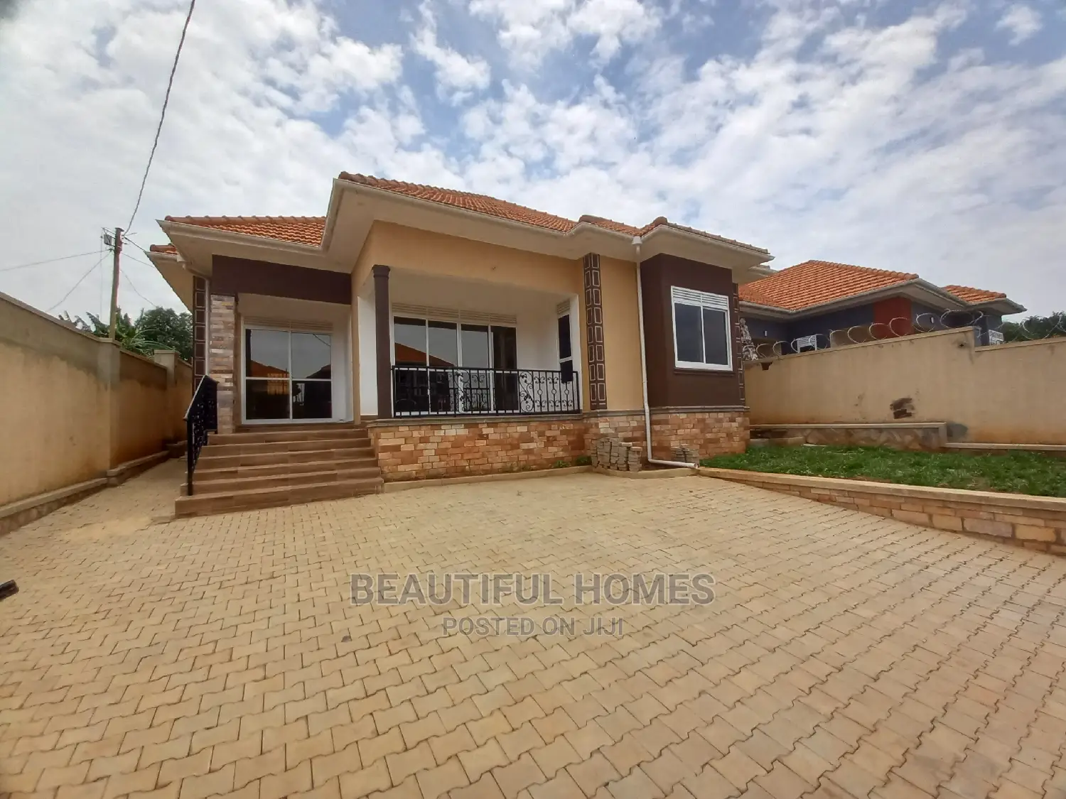 Furnished 4bdrm Bungalow in Kira Tarmacked for Sale