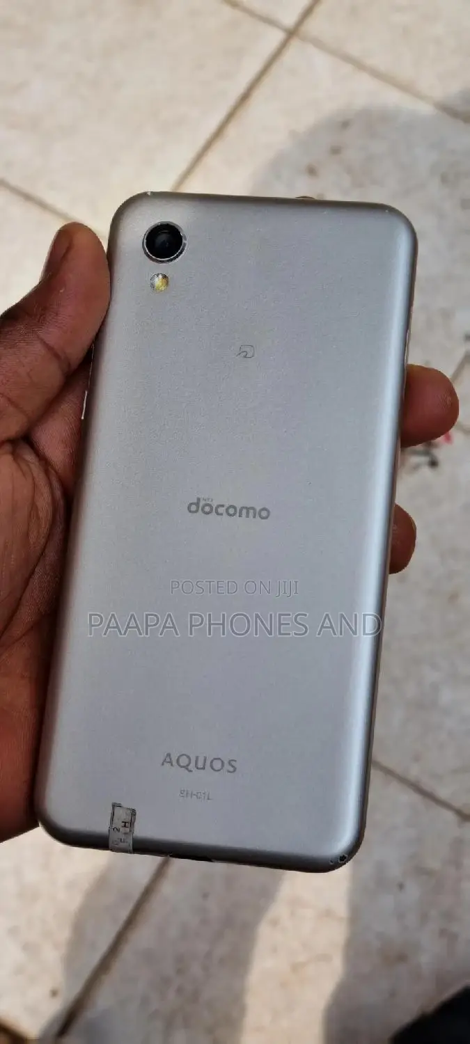 Sharp Aquos Sense 2 SHV43 32 GB Gold