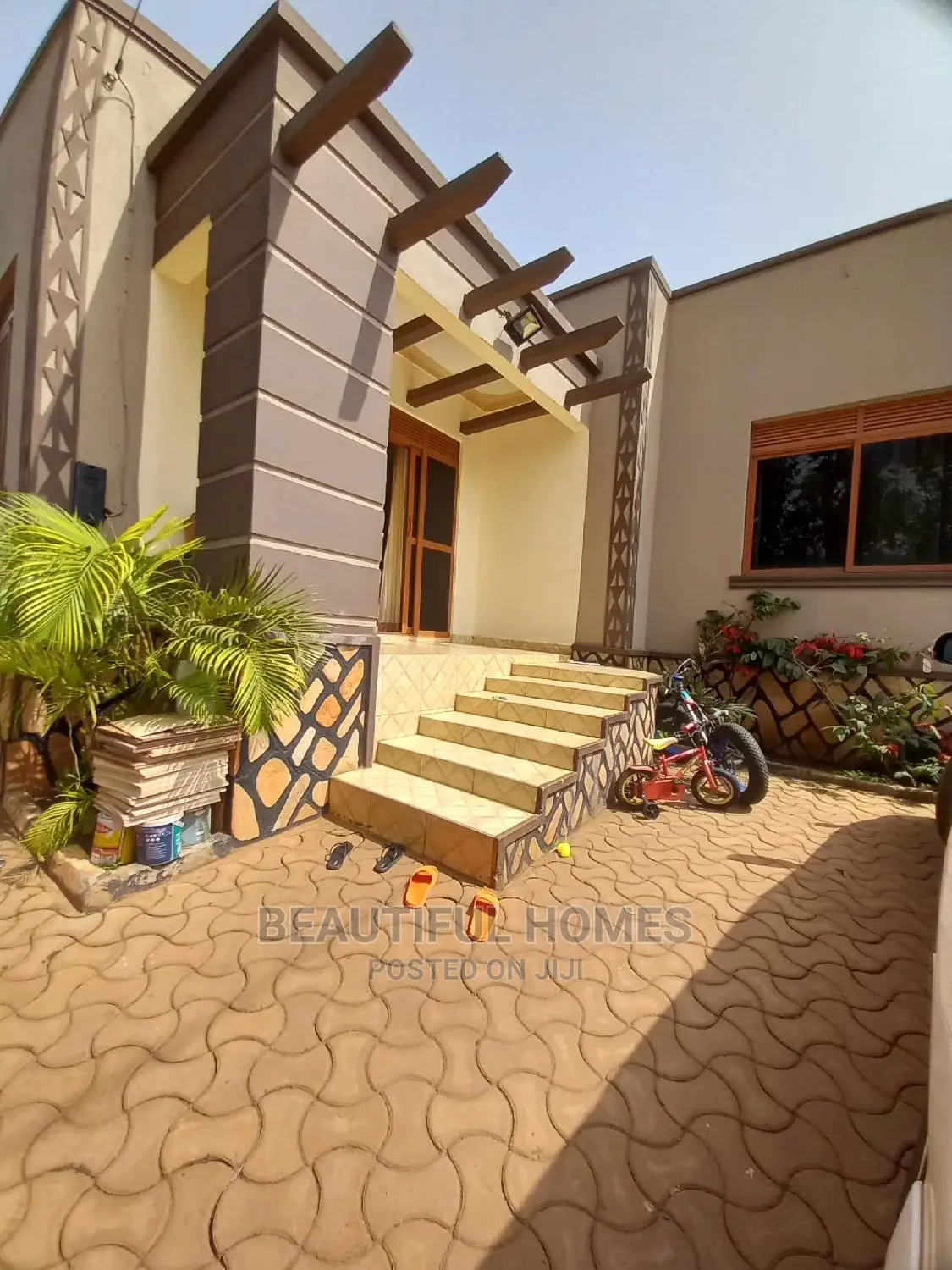 Furnished 3bdrm House in Kira Good View for Sale