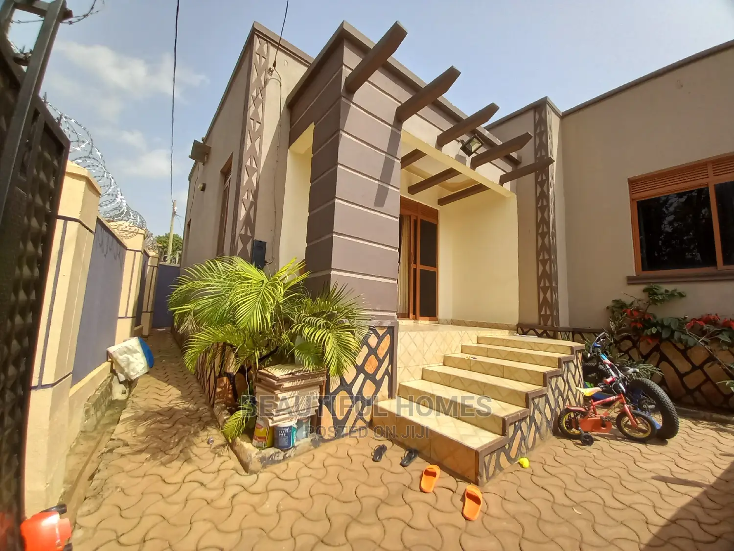 Furnished 3bdrm Bungalow in Kira Organised for Sale