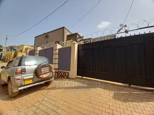 Furnished 3bdrm House in Kira Corporate for Sale
