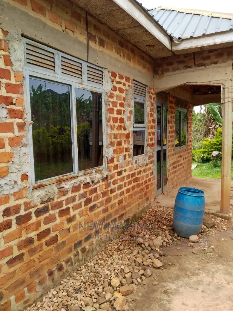 3bdrm Bungalow in Buyala, Division B for Sale