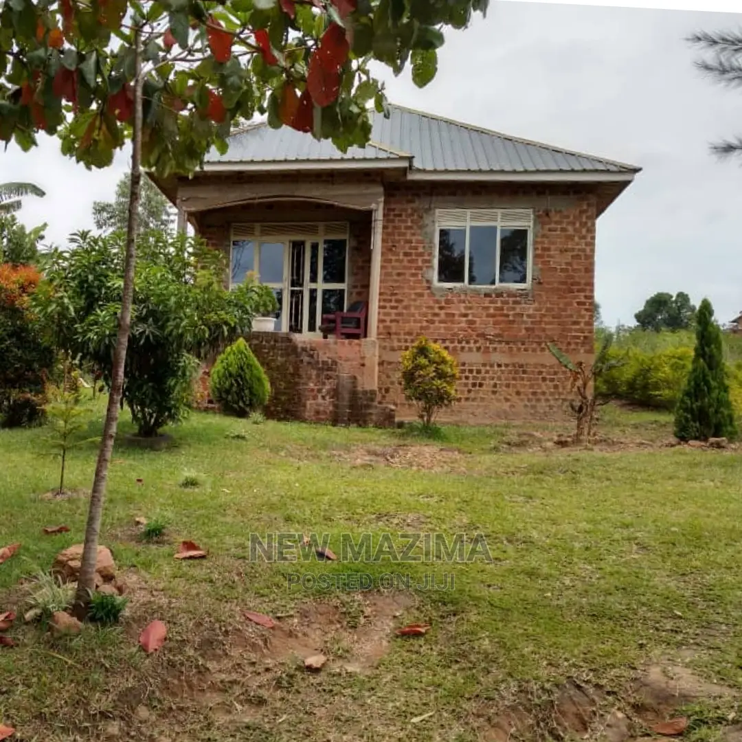 3bdrm Bungalow in Buyala, Division B for Sale