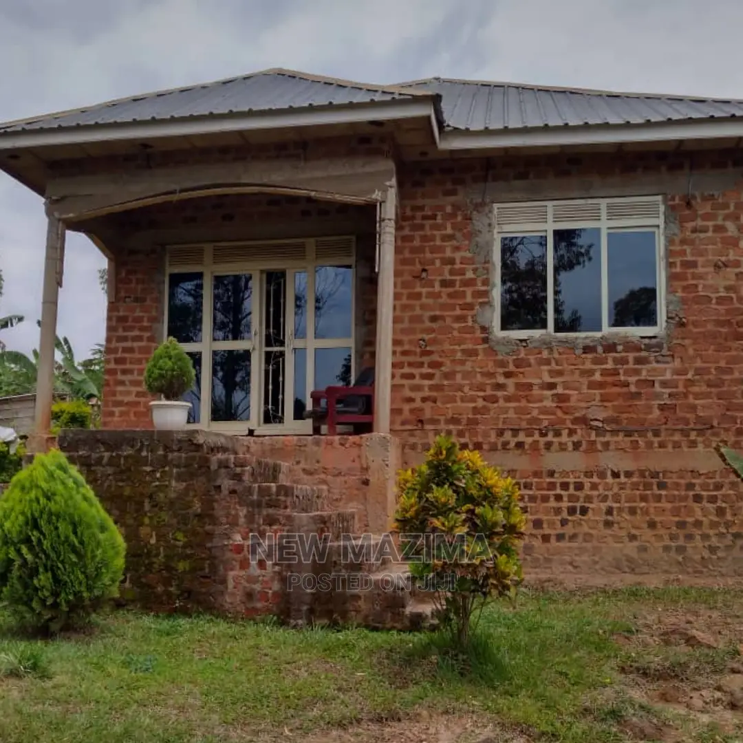3bdrm Bungalow in Buyala, Division B for Sale