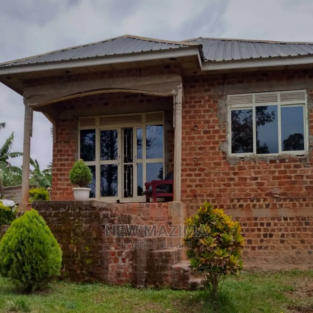 3bdrm Bungalow in Buyala, Division B for Sale