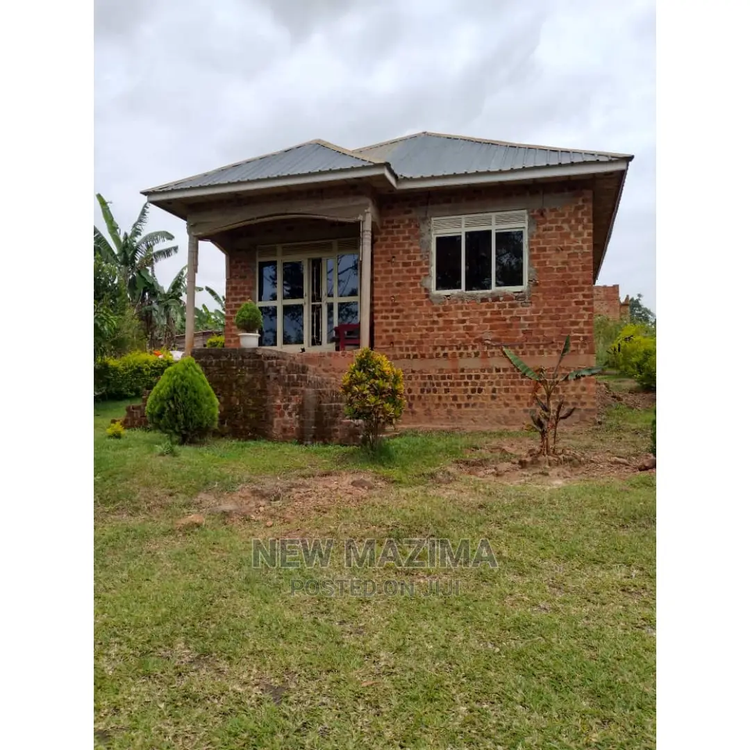 3bdrm Bungalow in Buyala, Division B for Sale