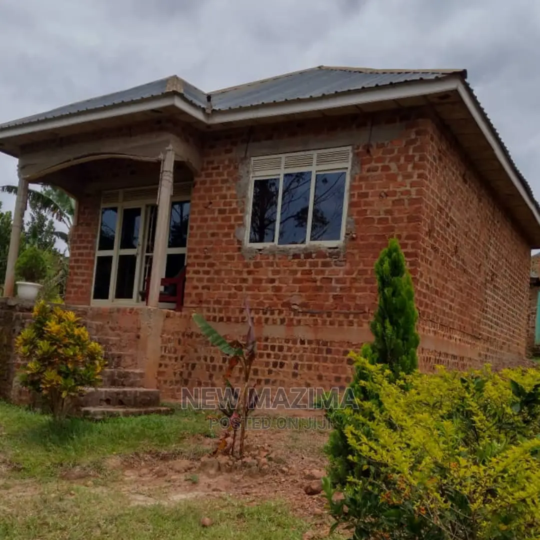 3bdrm Bungalow in Buyala, Division B for Sale